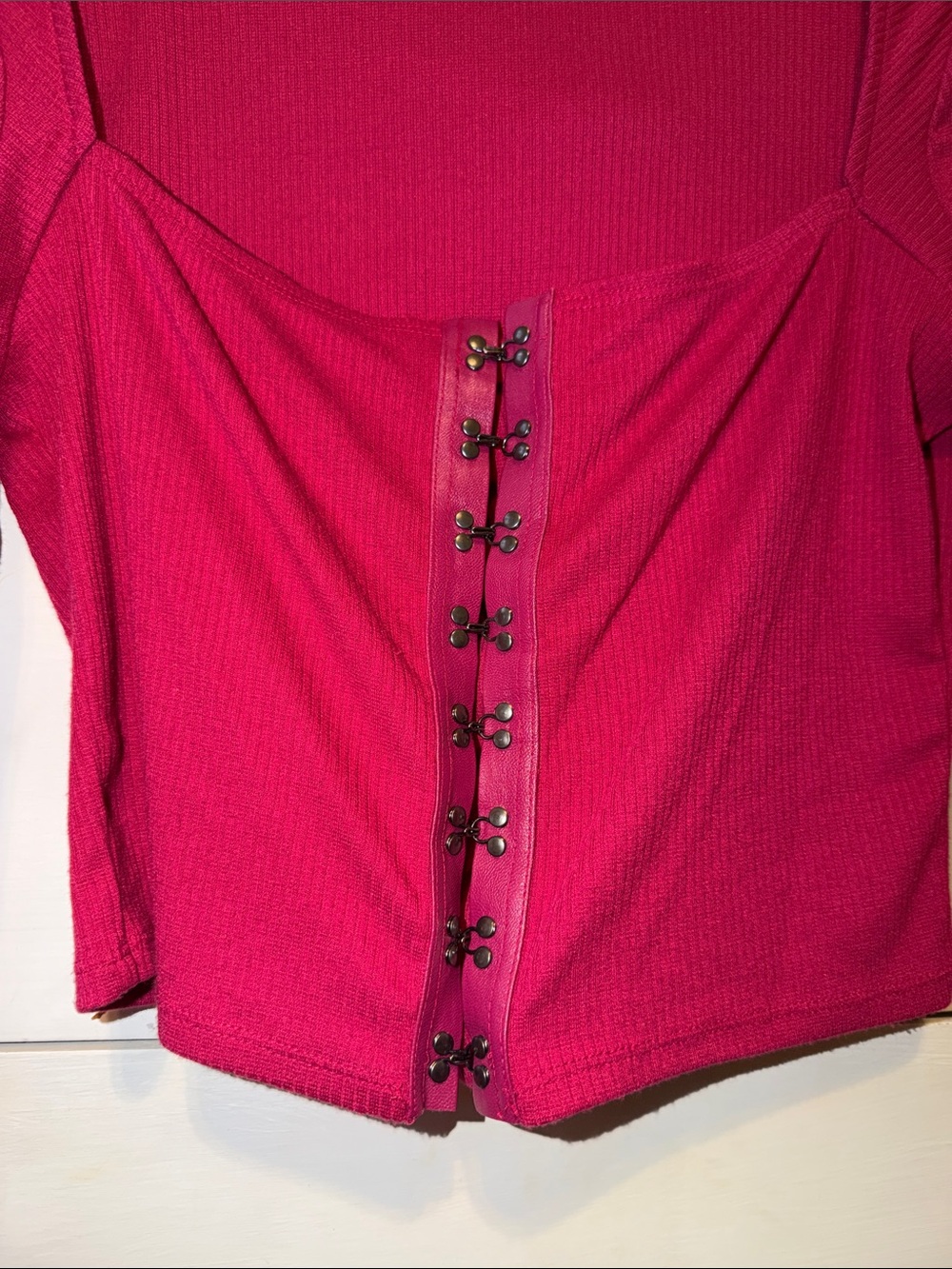 Bar III Raspberry Long Sleeve Hook-Front Ribbed Crop Top M - Picture 3 of 5